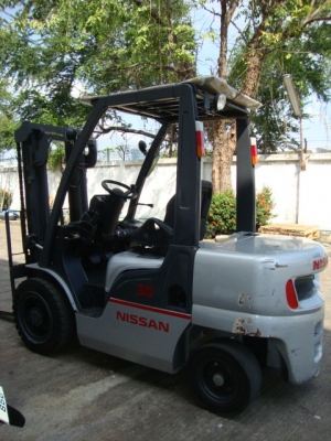 ขายรถโฟล์คลิฟท์  NISSAN  FD30  เครื่องยนต์ดีเซล  เกียร์ออโตเมติค  เสาสูง  3  เมตร