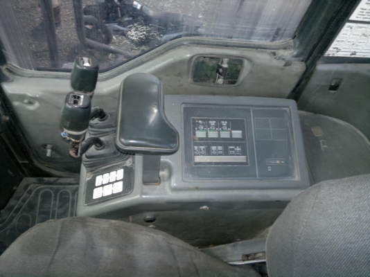 ขายรถตักล้อยางKOMATSU WA470-3 สภาพสวย เก็บรั้วซึมแล้ว กำลังดี สนใจโทร