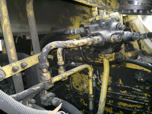 ขายรถตักล้อยางKOMATSU WA470-3 สภาพสวย เก็บรั้วซึมแล้ว กำลังดี สนใจโทร