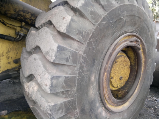 ขายรถตักล้อยางKOMATSU WA470-3 สภาพสวย เก็บรั้วซึมแล้ว กำลังดี สนใจโทร