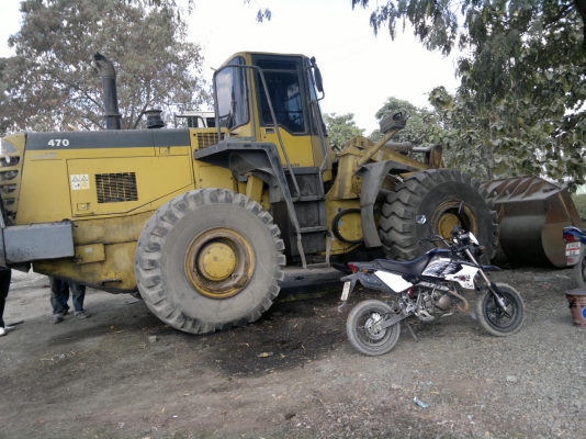 ขายรถตักล้อยางKOMATSU WA470-3 สภาพสวย เก็บรั้วซึมแล้ว กำลังดี สนใจโทร