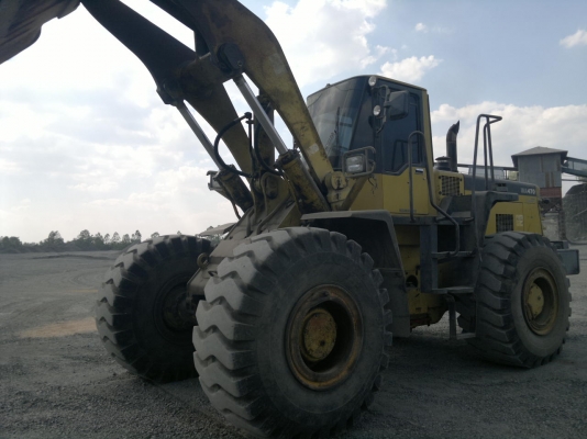 ขายรถตักล้อยางKOMATSU WA470-3 สภาพสวย เก็บรั้วซึมแล้ว กำลังดี สนใจโทร