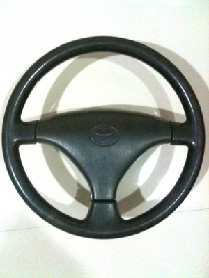 พวงมาลัยโตโยต้า สภาพใหม่ ราคา 1,550 บาท Tel.085-150-9040