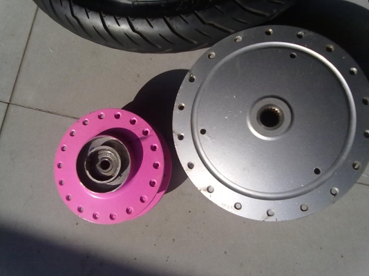 ขายล้อฟีโน่ -มีโอ 1300บาท มีดุมแถมอีก1ชุด ลูกปืนครบทั้ง2ชุด