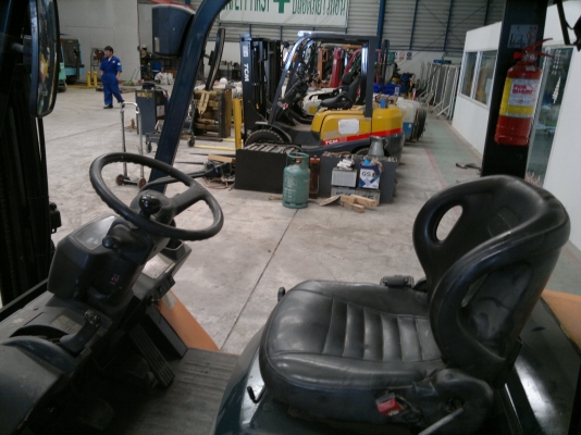 ขายรถฟอร์คลีฟท์ TOYOTA  7FD25T3 เสา3 เมตร ออโต้ปี2005, 4825ชม. รถสวยสภาพดีมาก รถนอกนำเข้า ติดต่อ มานะ 085-9049669