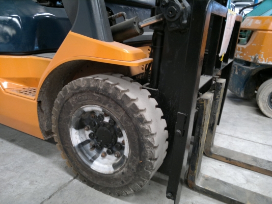 ขายรถฟอร์คลีฟท์ TOYOTA  7FD25T3 เสา3 เมตร ออโต้ปี2005, 4825ชม. รถสวยสภาพดีมาก รถนอกนำเข้า ติดต่อ มานะ 085-9049669