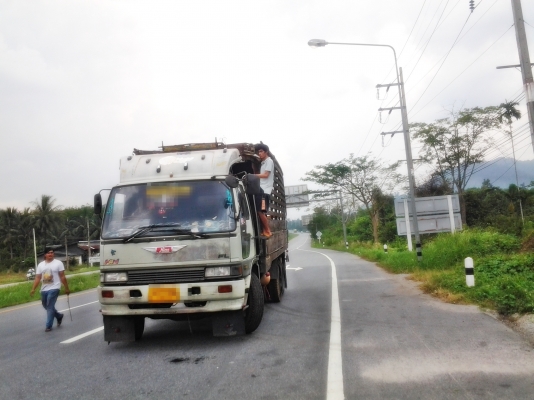 HINO FL3H 195 แรงม้า คุณไพบูลย์ จ.สระแก้ว มัดจำกลางอากาศแล้วจ๊ะ HINO FL3H 195 แรงม้า คุณไพบูลย์ จ.สระแก้ว มัดจำกลางอากาศแล้วจ๊ะ