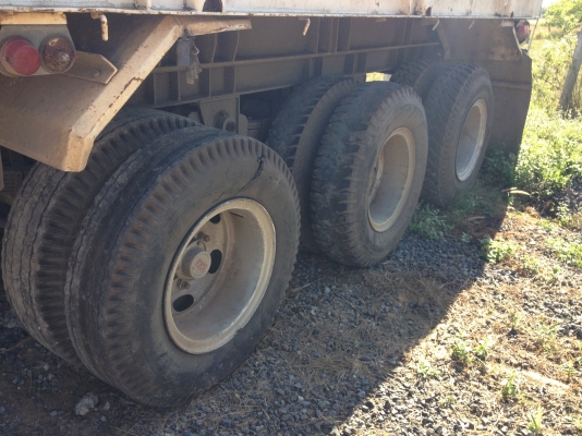 ขายด่วน หางพื้นเรียบสภาพพร้อมใช้งาน ลูกสามเพลายาว12.50เมตร ของสามมิตรปี39 เอกสารพร้อมเปลี่ยนสัญญา