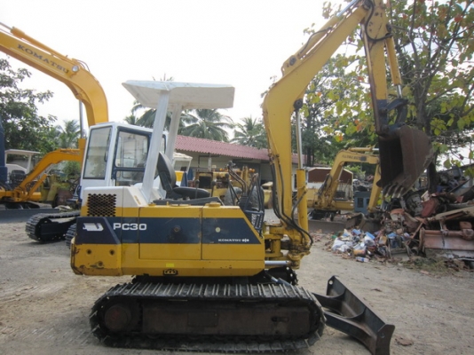 ขาย รถขุดเล็ก KOMATSU รุ่น PC30-6- แทร็กเหล็ก มือสองญี่ปุ่น