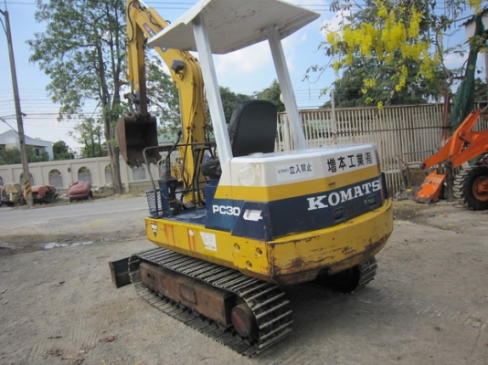 ขาย รถขุดเล็ก KOMATSU รุ่น PC30-6- แทร็กเหล็ก มือสองญี่ปุ่น