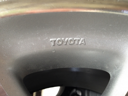 แมกVx80 6 รูoff0 8 นิ้ว ยาง265/75/16 ขาย16500