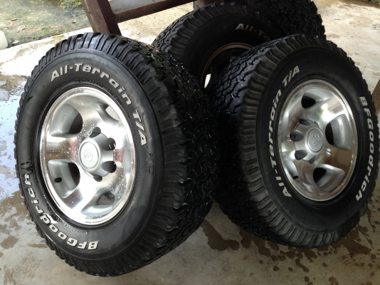 แมกVx80 6 รูoff0 8 นิ้ว ยาง265/75/16 ขาย16500