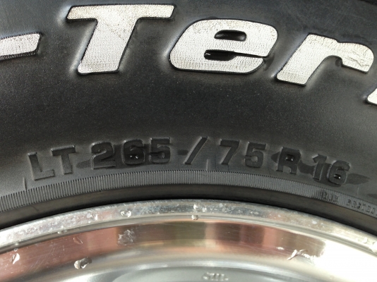 แมกVx80 6 รูoff0 8 นิ้ว ยาง265/75/16 ขาย16500
