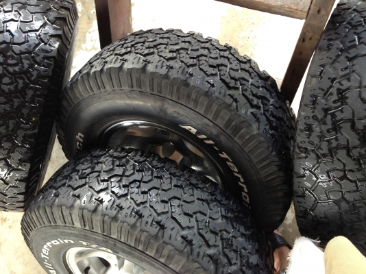 แมกVx80 6 รูoff0 8 นิ้ว ยาง265/75/16 ขาย16500