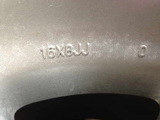 แมกVx80 6 รูoff0 8 นิ้ว ยาง265/75/16 ขาย16500