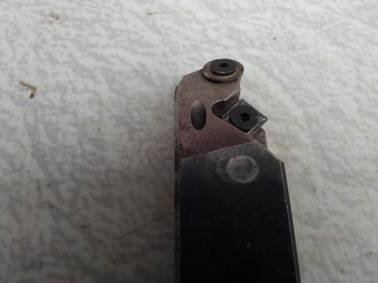 ด้ามมีดกลึงแบบจับยึดเม็ดมีด Insert ชนิด2เม็ดใน1 ด้ามมีรู้น้ำหล่อเย็นไปที่ตัวมีดด้วย(พร้อมเม็ดมีดและตัวหมุนล็อก)