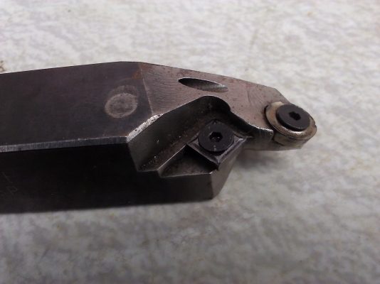 ด้ามมีดกลึงแบบจับยึดเม็ดมีด Insert ชนิด2เม็ดใน1 ด้ามมีรู้น้ำหล่อเย็นไปที่ตัวมีดด้วย(พร้อมเม็ดมีดและตัวหมุนล็อก)