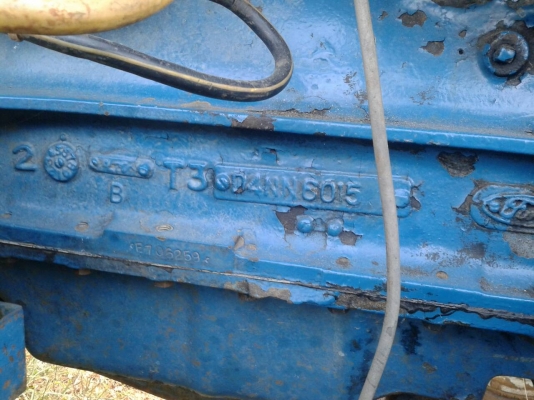 ขายรถไถ Ford 7600 เครื่อง T3 อุปกรณ์ผานหน้า 1 เพลา เอกสารเล่มทะเบียน