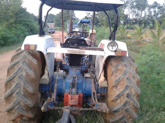 ขายรถไถ Ford 7600 เครื่อง T3 อุปกรณ์ผานหน้า 1 เพลา เอกสารเล่มทะเบียน