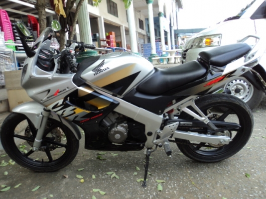 honda cbr 150r ปี 46  ไมค์แค่ 3000 กว่าๆ