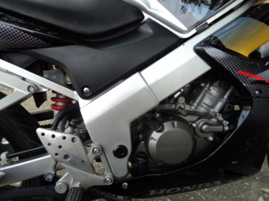 honda cbr 150r ปี 46  ไมค์แค่ 3000 กว่าๆ