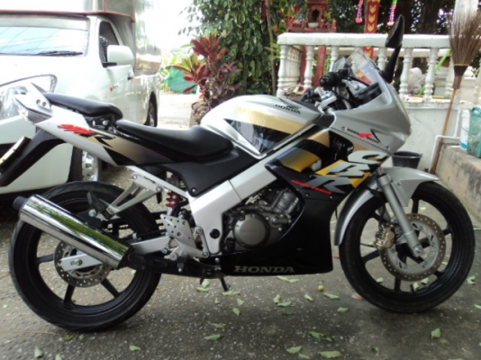 honda cbr 150r ปี 46  ไมค์แค่ 3000 กว่าๆ