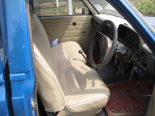 โตโยต้า ม้ากระโดด เครื่อง 2.4 ทะเบียน พ-4517 น.ว ขายถูกรถพร้อมใช้ ภาษีไม่ขาด