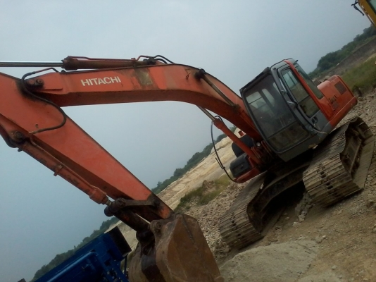 ZX 200 รุ่นฮิตาชิเอวแน่นปั้มดีเครื่องเดิมปั้มเดิมบูมไม่แตกโซ่ได้ทำงานดีทำงานได้เช็คปั้มโซล่าต้องทำปั้มโซล่าใหม่ปรับปรุงระบบแอร์เอกสารใบผ่อนงวดสุดท้าย