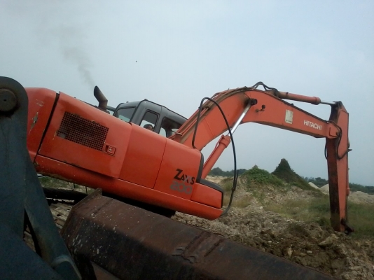 ZX 200 รุ่นฮิตาชิเอวแน่นปั้มดีเครื่องเดิมปั้มเดิมบูมไม่แตกโซ่ได้ทำงานดีทำงานได้เช็คปั้มโซล่าต้องทำปั้มโซล่าใหม่ปรับปรุงระบบแอร์เอกสารใบผ่อนงวดสุดท้าย