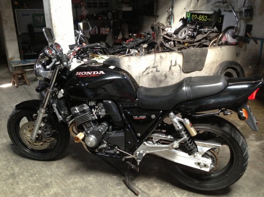 ขายcb400sf ปี94 อินวอย รถสวยเดิมทั้งคัน เครื่องดีมากๆเงียบแน่น  พร้อมออกทิป 086-5414120อั๋น