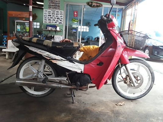 ขายเวฟ 100 สีแดง-ดำ 9,500 บาท ขายเวฟ 100 สีแดง-ดำ 9,500 บาท