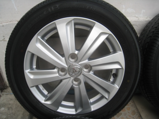 ขายล้อแม็ก ป้ายแดง Toyota vios 15"x5.5" et45 4รู100 +ยางผลิตสัปดาห์ที่26 ปี13 สนใจติดต่อเล็กคลองสามครับ (081-3747940)