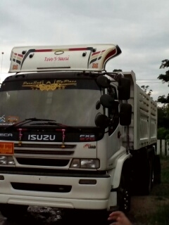 ขายรถบรรทุกสิบล้อดั๊มพ์ Isuzu 270 ปลายปี 49 เครื่องดำ พร้อมระบบลากพ่วง ยางเรเดียล 80\%  2 เพลา ด.สามมิตร