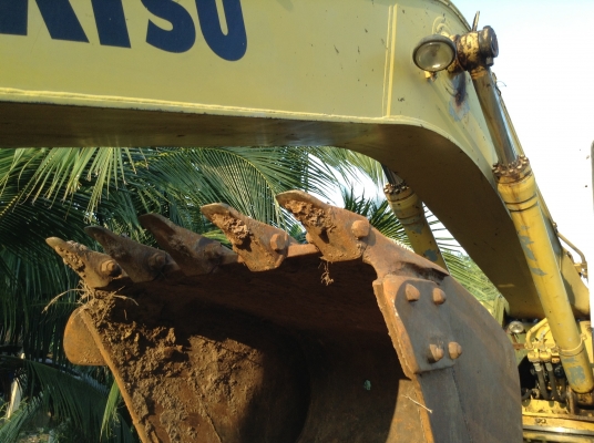 KOMUTSU PC200รุ่น5 คอนโทลยาวไฟฟ้าครบ เครื่องเดิมปั้มเดิม ซีเรียล6xxxสภาพแน่นพร้อมใช้งาน