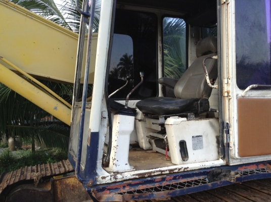 KOMUTSU PC200รุ่น5 คอนโทลยาวไฟฟ้าครบ เครื่องเดิมปั้มเดิม ซีเรียล6xxxสภาพแน่นพร้อมใช้งาน