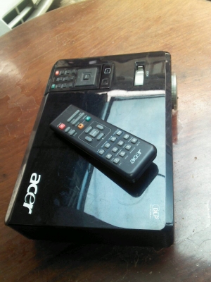 เครื่อง projector Acer X1161 Model dsv0817 ใช้งานไป 200 ชม.กว่า  มีรีโมท 2 อัน ใช้งานได้