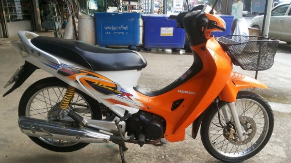 ขายเวฟ 125 สีส้ม-ขาว ขาย 19,000 บาท