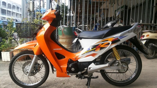 ขายเวฟ 125 สีส้ม-ขาว ขาย 19,000 บาท