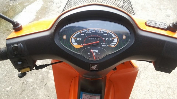 ขายเวฟ 125 สีส้ม-ขาว ขาย 19,000 บาท