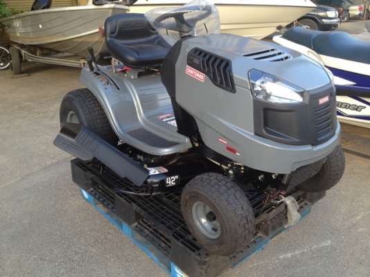 ขายรถตัดหญ้า Craftsman LT1500 เครื่อง 17.5 แรง ของใหม่