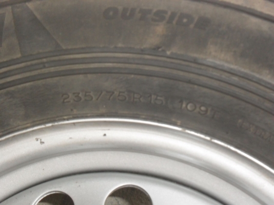 ล้อกะทะ 15นิ้ว 6รู พร้อมยาง สวยๆ 4 ล้อ ราคา 3900 บาท