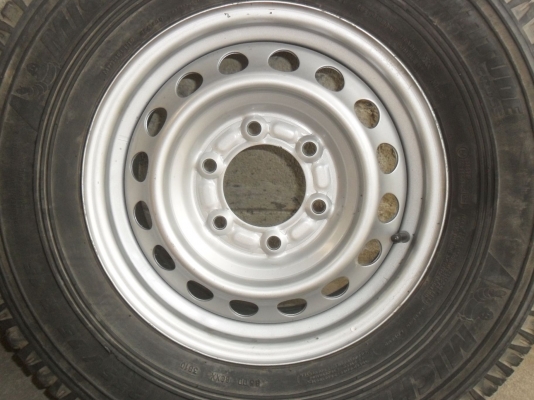 ล้อกะทะ 15นิ้ว 6รู พร้อมยาง สวยๆ 4 ล้อ ราคา 3900 บาท