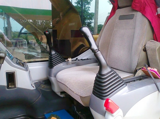 รถขุด KOMATSU PC200-7 รถสภาพใหม่กริ๊บ มีทะเบียนครบ ราคาต่อรองได้