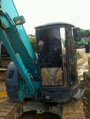 รถแบคโฮ ยี่ห้อ KOBELCO รุ่น SK75UR