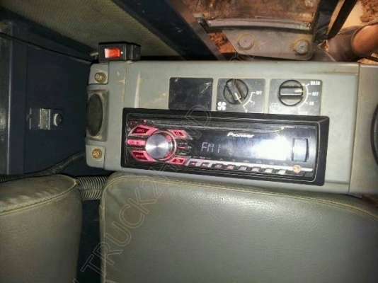 รถแบคโฮ ยี่ห้อ KOBELCO รุ่น SK75UR