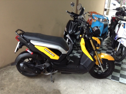 (((ขายปลีกและราคาส่งทุกคันคับ)))ขาย!!!ซูมเม่อเอ๊ก สวยๆ ปี55 เครื่องดีคับ มีเล่มทะเบียนครบ ภาษีไม่หมด (ซื้อรถได้ที่หนองมน-บางแสนคับ)