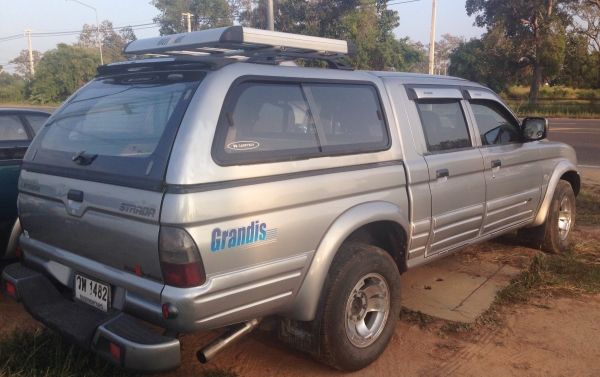 MITSUBISHI L200 STRADA GRANDIS 4Dr 2.5 MT ปี 45 เครื่องแน่นแรงดีพร้อมใช้งาน ภายในเก๋งคอนโซลสวยครบ พวงมาลัยเพาเวอร์ แอร์เย็น กระบะมีหลังคาแคร์รี่บอยครบพร้อม ช่วงล่างแน่นดี ล้อแม็ก ยางสภาพดี 4 เส้นประมาณ 70\% พร้อมใช้งาน เอกสารทะเบียนครบพร้อม ราคาต่อรองได้คร MITSUBISHI L200 STRADA GRANDIS 4Dr 2.5 MT ปี 45 เครื่องแน่นแรงดีพร้อมใช้งาน ภายในเก๋งคอนโซลสวยครบ พวงมาลัยเพาเวอร์ แอร์เย็น กระบะมีหลังคาแคร์รี่บอยครบพร้อม ช่วงล่างแน่นดี ล้อแม็ก ยางสภาพดี 4 เส้นประมาณ 70\% พร้อมใช้งาน เอกสารทะเบียนครบพร้อม ราคาต่อรองได้คร