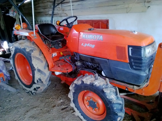 ขายรถไถนาคูโบต้า L3408  มีใบมีดดันดินและผานบุกเบิก3*22 สภาพใหม่พร้อมใช้งานครับ