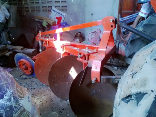 ขายรถไถนาคูโบต้า L3408  มีใบมีดดันดินและผานบุกเบิก3*22 สภาพใหม่พร้อมใช้งานครับ