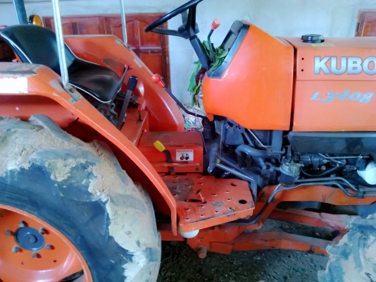 ขายรถไถนาคูโบต้า L3408  มีใบมีดดันดินและผานบุกเบิก3*22 สภาพใหม่พร้อมใช้งานครับ